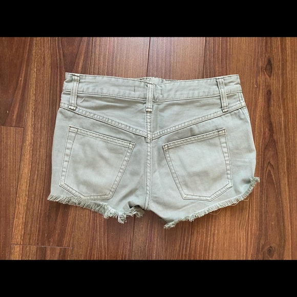 Free People Light Green Denim jeans Shorts, size 24 - Picture 2 of 4